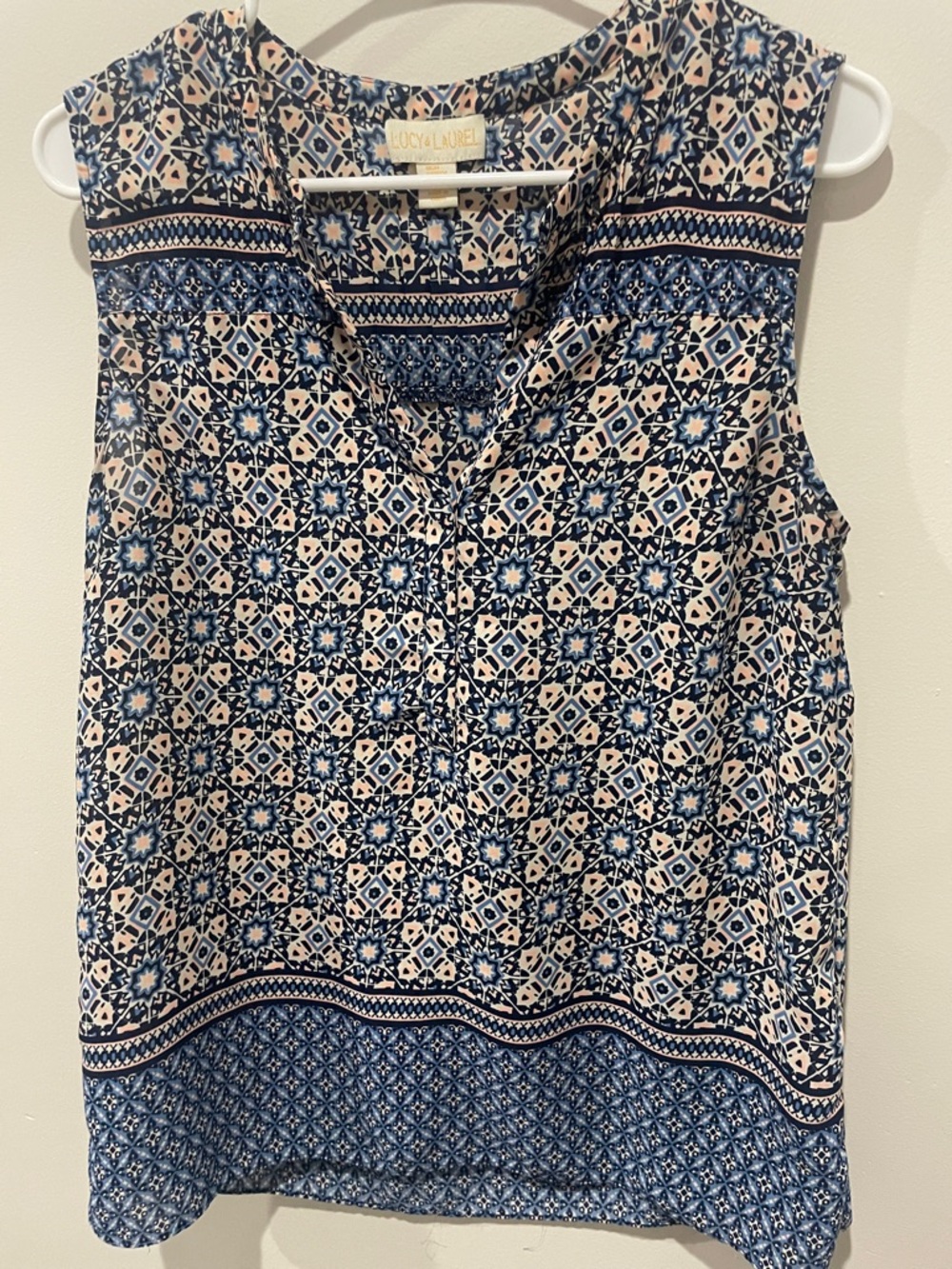 Lucy & Laurel Blue and Cream Geometric Sleeveless Top